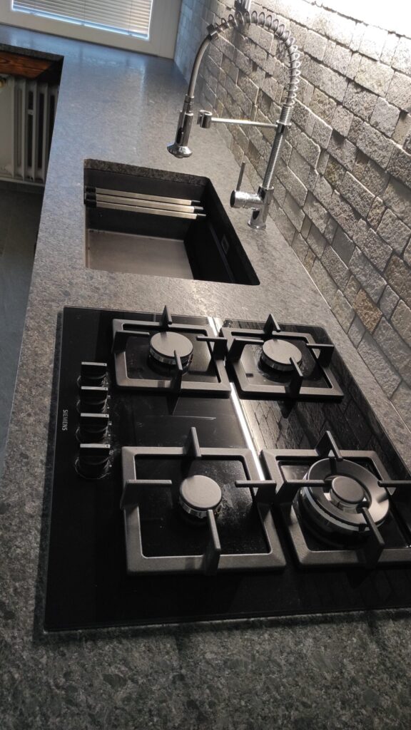 Kuchynská linka z kameňa Steel Gray