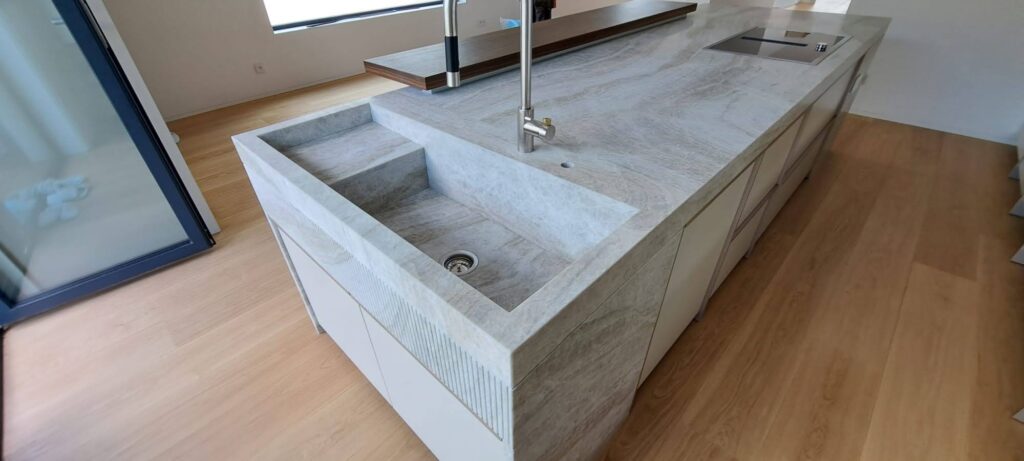 Exkluzívna kuchynská linka z prírodného kameňa Taj Mahal Quartzite