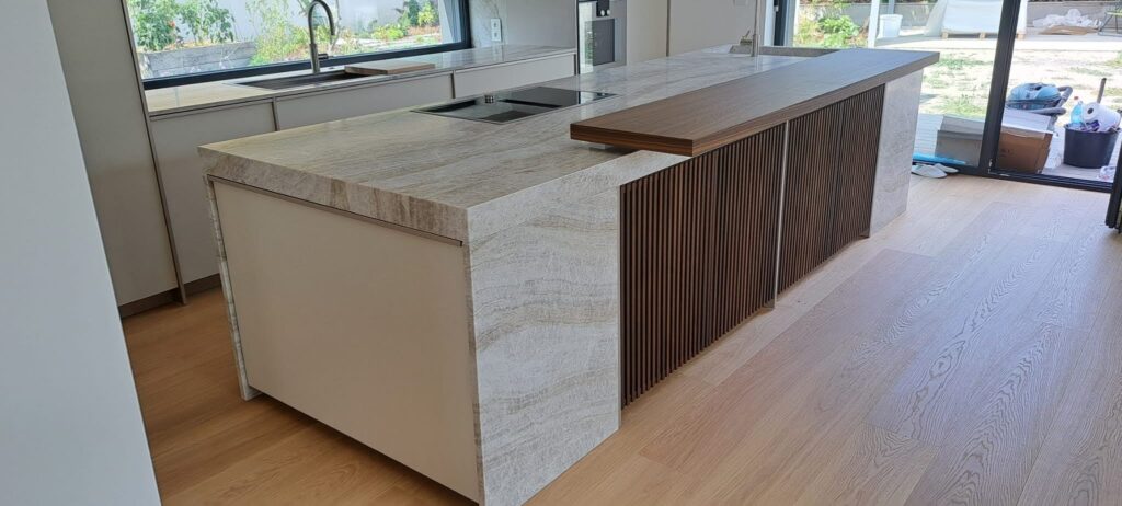Kuchynská linka z kvarcitu Taj Mahal Quartzite