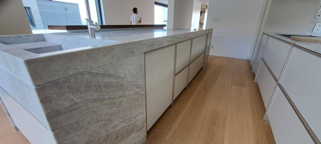 Kuchynská linka z prírodného kameňa Taj Mahal Quartzite