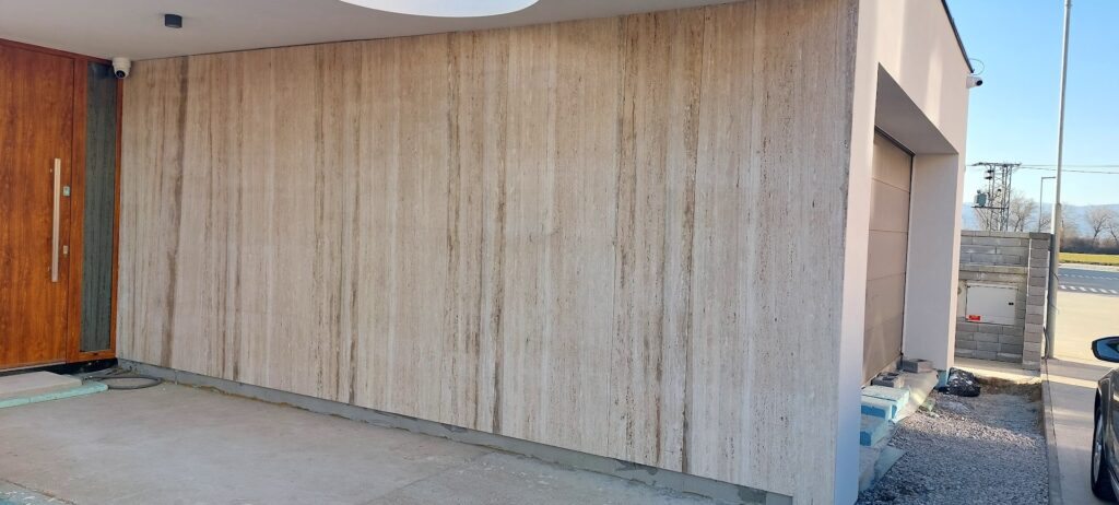 Obklad fasády Travertino Silver