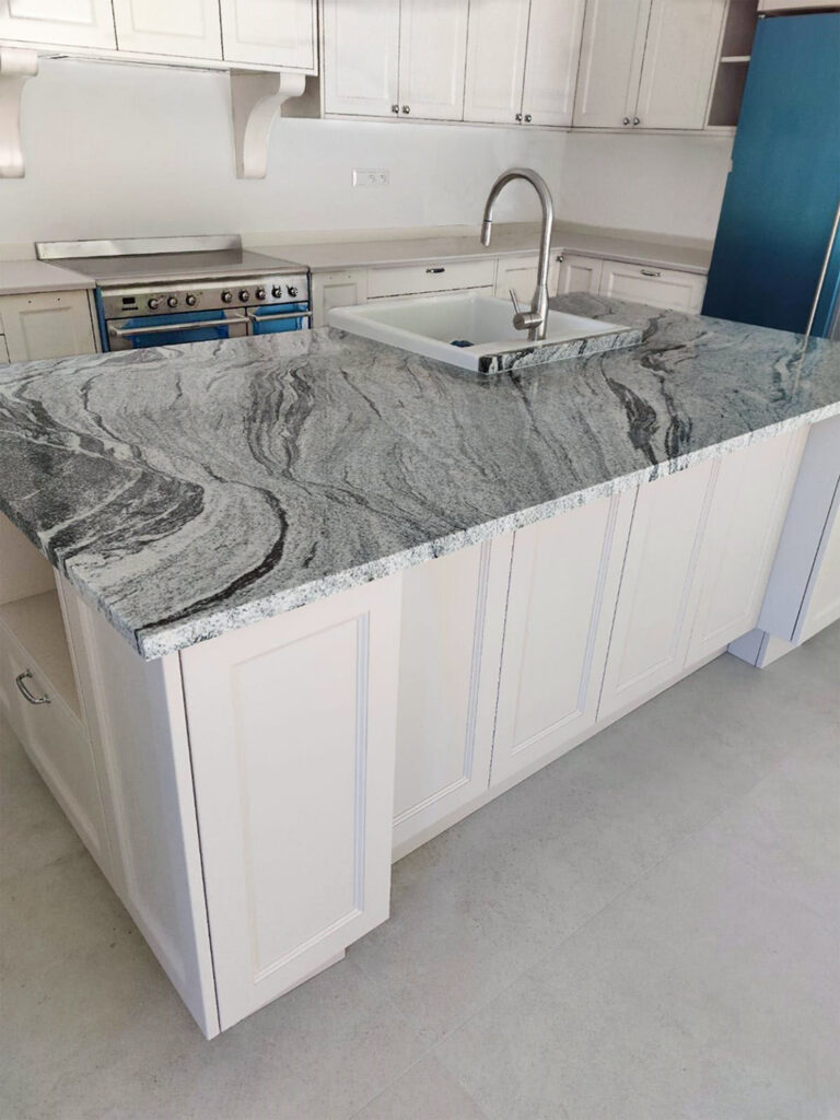 Kuchynsky ostrov z prírodného kameňa Viscont White