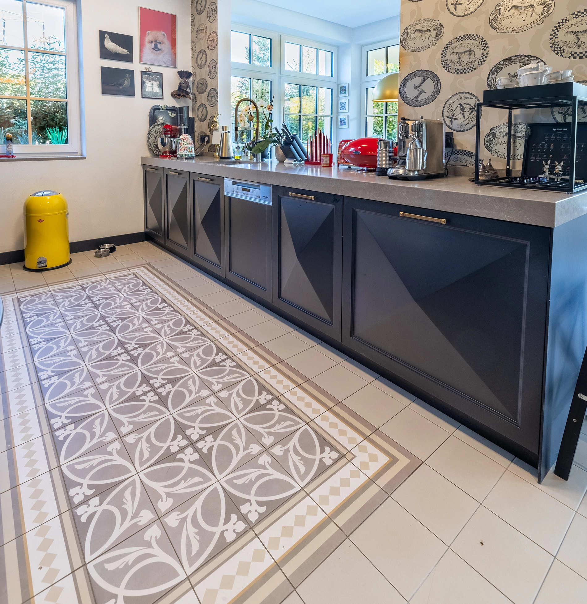 MNoderná kuchyňa s použitím kameňa na pracovnej doske