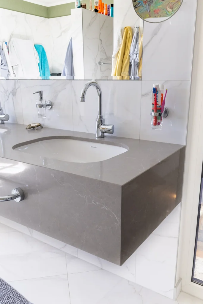 Kamenná kúpelňová doska