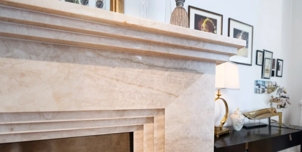 Detail kamenného krbu